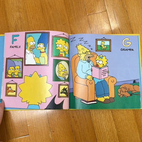 🍼 Maggie Simpson’s Alphabet Book Hard Cover - Picture 6 of 16